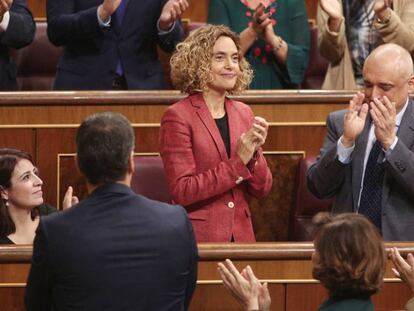 Meritxell Batet, en el centro, tras ser reelegida como presidenta del Congreso. En vídeo, así ha sido la constitución del Congreso.