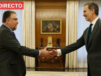 Felipe VI y la presidenta del Congreso, Meritxell Batet, durante la audiencia que mantuvieron el miércoles en el palacio de La Zarzuela. En vídeo, directo de las consultas para la investidura.