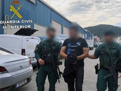 J.G.M. tras ser detenido por la Guardia civil. En vídeo, el operativo de la Guardia Civil contra el líder de extracción de cocaína del Puerto de Algeciras.