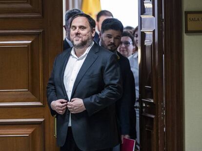 Oriol Junqueras, tras recoger el acta de diputado, en mayo. En vídeo, declaraciones de su abogado tras conocer los votos particulares del TC.
