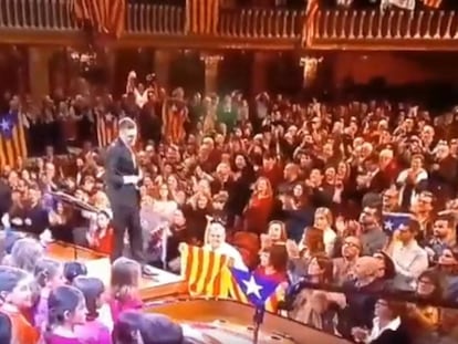 Vídeo del concierto de San Esteban de este jueves en el Palau de la Música en el que cantan el himno de els segadors, capturado por una usuaria de Twitter.