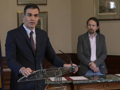 Pedro Sánchez y Pablo Iglesias, el pasado 12 de noviembre cuando anunciaron el acuerdo entre PSOE y Podemos. En vídeo, declaraciones de los dos líderes políticos tras firmar el acuerdo este lunes.