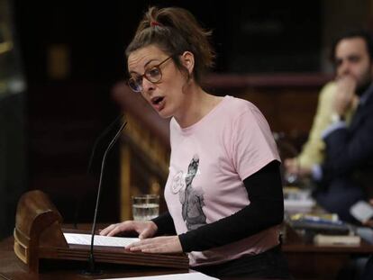 Mireia Vehí, de la CUP, durante su intervención en el debate de investidura. En vídeo, las intervenciones del Grupo Mixto.