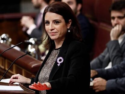 La portavoz parlamentaria del PSOE, Adriana Lastra, este domingo, en el Congreso. En vídeo, Lastra ataca a PP, Vox y Ciudadanos.