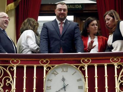 Miquel Iceta, Susana Díaz, Adrián Barbón, Concha Andreu y Francina Armengol, en la tribuna de invitados del Congreso. En vídeo, el resumen de la intervención de Pedro Sánchez este martes.