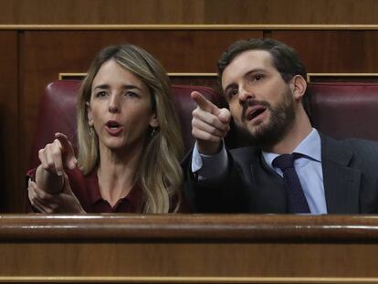 Pablo Casado y Cayetana Álvarez de Toledo, durante el debate de investidura el pasado domingo. En vídeo, declaraciones de Casado.