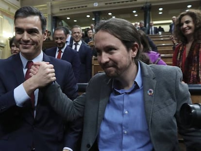Pedro Sánchez y Pablo Iglesias, tras la investidura, el 7 de enero. En vídeo, los nuevos ministros prometen su cargo este lunes y tendrán su primer consejo el martes