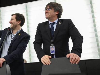 Puigdemont y Comín, en el Parlamento Europeo este lunes. En vídeo, declaraciones de Puigdemont tras acudir al pleno del parlamento.