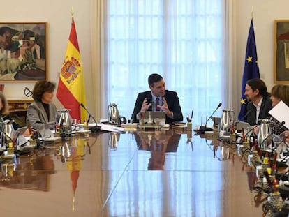 El presidente del Gobierno, Pedro Sánchez, en el primer Consejo de Ministros de la legislatura este martes. En vídeo, declaraciones de Sánchez.
