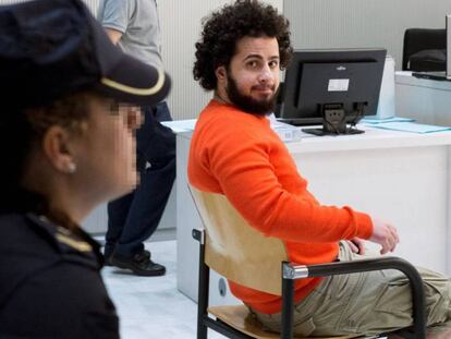 Ahmed Samsam, durante el juicio en la Audiencia Nacional en 2018 en Madrid. En vídeo, el presunto yihadista que se hizo pasar por espía danés.