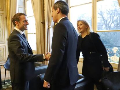 Foto del encuentro entre Macron y Guaidó, este viernes en París, facilitada por el equipo del venezolano. En el vídeo de Atlas, declaraciones de Guaidó.