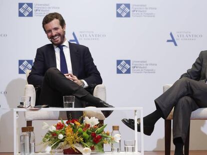 Aznar y Casado este martes en el foro titulado 'España ante un cambio de régimen'. En vídeo, declaraciones de ambos.