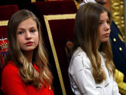 Las infantas Leonor y Sofía, en la sesión de apertura del Congreso. En vídeo, declaraciones de Felipe VI.