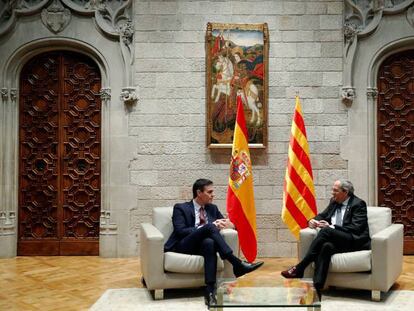 El presidente español, Pedro Sánches, junto al president, Quim Torra, en su encuentro de este jueves. En vídeo, Pedro Sánchez propone a Quim Torra iniciar la mesa de diálogo entre gobiernos este mismo mes de febrero.