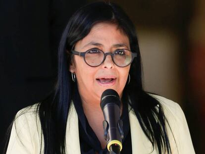 La vicepresidenta de Venezuela, Delcy Rodríguez, en un acto en el Palacio de Miraflores. En vídeo, Rodríguez califica a la derecha española de "excéntrica" en una entrevista en la televisión venezolana.