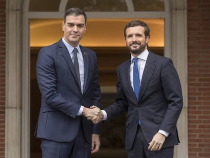 Pedro Sánchez y Pablo Casado, este lunes en La Moncloa. En vídeo, la reunión entre Sánchez y Casado termina sin ningún acuerdo.