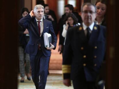 El ministro del Interior, Fernando Grande-Marlaska, a su llegada al Congreso para intervenir ante la comisión de Interior. En vídeo, sus declaraciones.