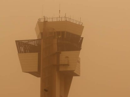 Torre de control del aeropuerto de Las Palmas.