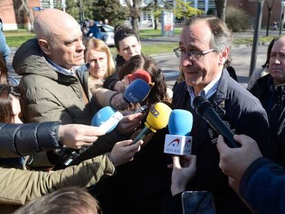 El presidente del Partido Popular del País Vasco, Alfonso Alonso. En vídeo, García Egea confirma la retirada de su candidatura.