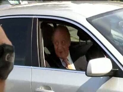 El Rey sale de la clínica donde ha hecho rehabilitación en Barcelona