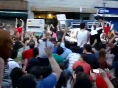 Los indignados protestan ante la casa de Rita Barberá