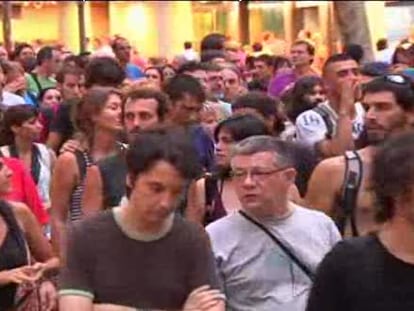 Los indignados de Barcelona cortan las Ramblas en solidaridad con Sol