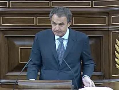 Zapatero propone una reforma constitucional para limitar el gasto