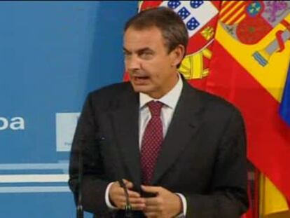 Zapatero alaba el papel de Rubalcaba en la reforma de la Constitución