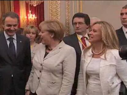 Merkel felicita a Zapatero por la propuesta de reformar la Constitución