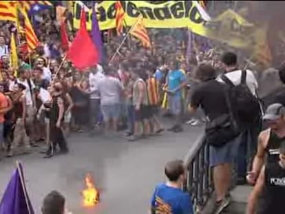 La manifestación independentista termina con quema de banderas