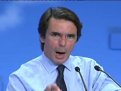 Aznar acusa al Gobierno de "mendigar" a ETA su final