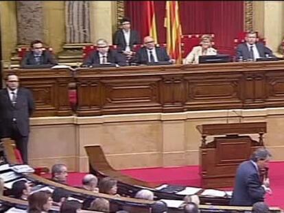 Los diputados del Parlamento catalán renuncian a una paga en 2012