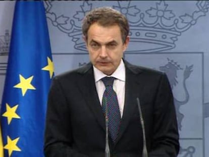 Zapatero rinde honor a las víctimas y ensalza a todos los presidentes