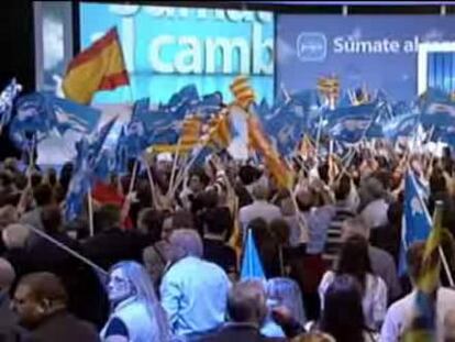 Rajoy llama a un cambio "urgente" para salir de la crisis