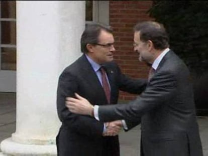 Rajoy a Mas, en La Moncloa: "Vivo en el lío"