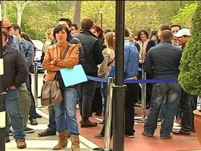 ¿Hablas idiomas? Pues a la cola para trabajar de dependiente