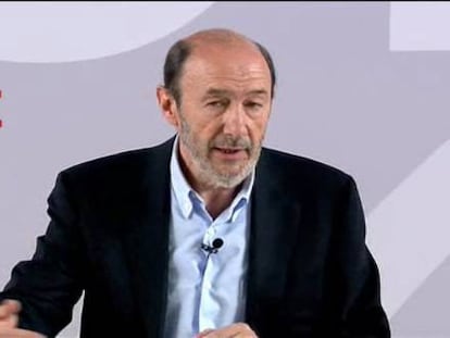 Rubalcaba ofrece a Rajoy hablar en la Unión Europea “con una sola voz”