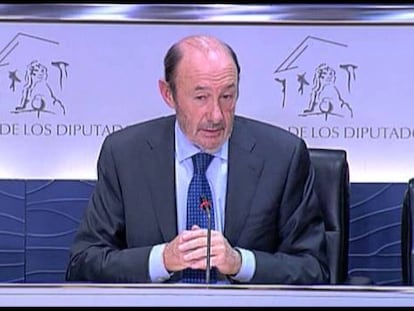 Rubalcaba: “No pienso en dimitir. Voy a cumplir la tarea hasta el 2016”