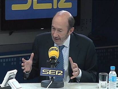 Rubalcaba dimitirá si la mayoría del PSOE le dice “Alfredo, esto no tira”