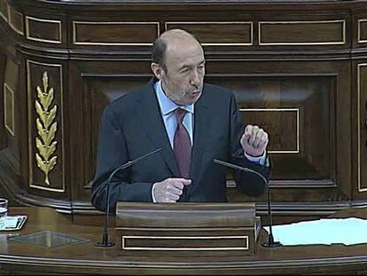 El líder del PSOE pide al Gobierno una moratoria sobre los desahucios