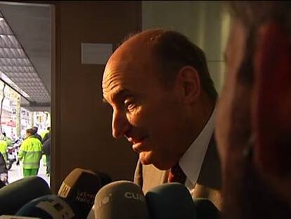 El Rey encarga a uno de los padres de la Constitución la defensa de su hija