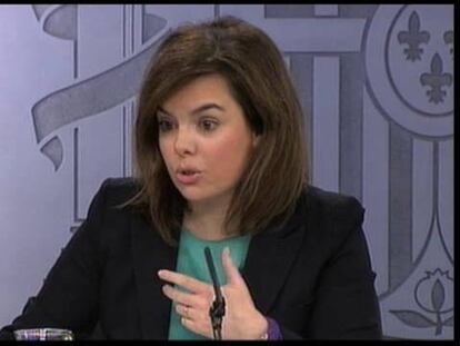 La vicepresidenta responde al escrache que sufrió hace una semana frente a su vivienda por activistas antidesahucios. / VÍDEO: EL PAÍS-LIVE! / FOTO: LUIS SEVILLANO