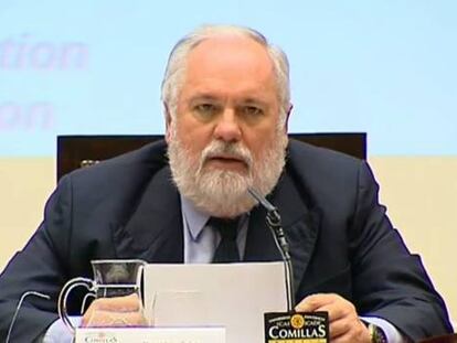 Cañete asegura que prefiere ducharse con agua fría a consumir “medio litro más”