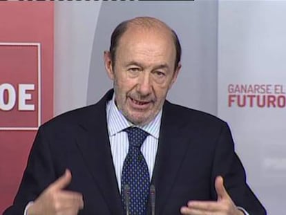 Rubalcaba envía a Rajoy su propuesta de pacto de Estado