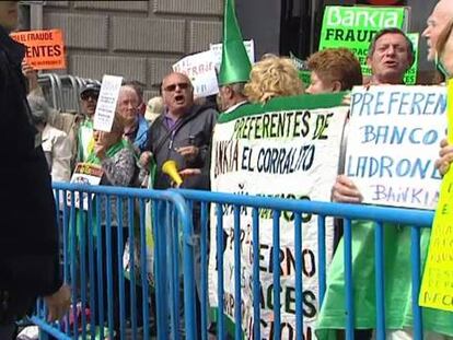 Los afectados por las preferentes reclaman su dinero ante el Congreso