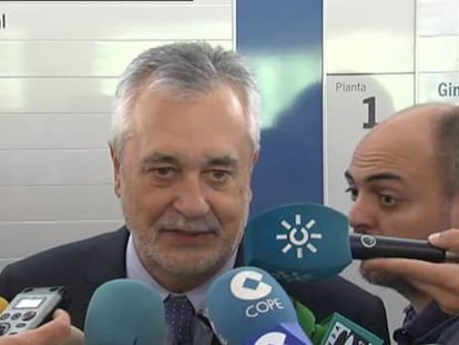 El PSOE se lanza en tromba contra la juez y arropa a los imputados