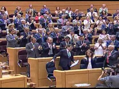 Rajoy concluye su réplica con una larga ovación