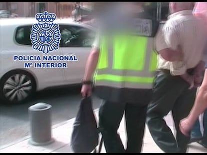 La policía difunde un vídeo del arresto.