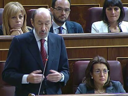 Rubalcaba al presidente: “Devuelva la sanidad a los inmigrantes irregulares”