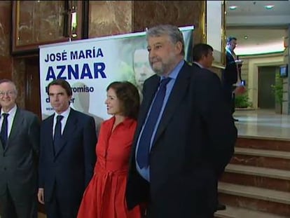 Aznar presume de sus Gobiernos en un acto sin ministros ni la cúpula del PP